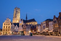 onaangepast_Grote_Markt,_St.-Romboutskathedraal,_Mechelen